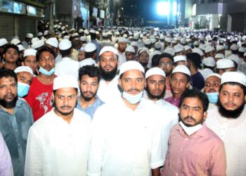 হেফাজতে ইসলামীর আমীর আল্লামা আহমদ শফীর মৃত্যুর সংবাদ পেয়ে আজগর আলী হাসপাতালে শোকাহত জনতাকে সমবেদনা জানাতে হাসপাতালে ছুটে যান বাংলাদেশ জামায়াতে ইসলামীর কেন্দ্রীয় কর্মপরিষদের সদস্য ও ঢাকা মহানগরী দক্ষিণের সেক্রেটারী ডঃ শফিকুল ইসলাম মাসুদ