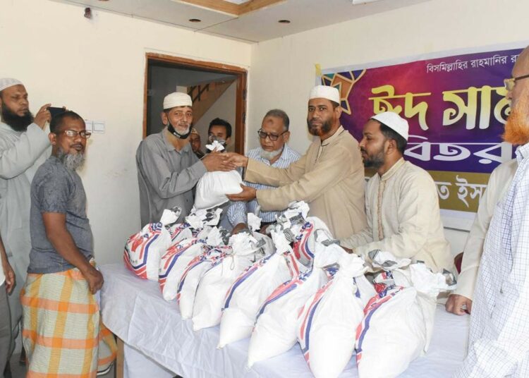 ওয়ারিতে জামায়াতের ঈদ সামগ্রী বিতরণ