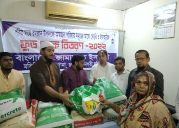 মতিঝিলে অসহায়দের মধ্যে খাদ্য বিতরণ করেছে জামায়াত