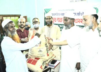 সবুজবাগে জামায়াতের ফুড প্যাকেট বিতরণ