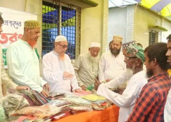 জামালপুরে বন্যায় ক্ষতিগ্রস্তদের মাঝে জামায়াতের ত্রাণ বিতরণ
