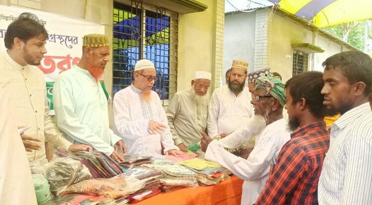 জামালপুরে বন্যায় ক্ষতিগ্রস্তদের মাঝে জামায়াতের ত্রাণ বিতরণ