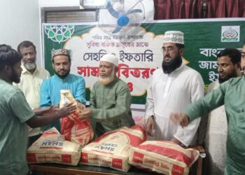 যাত্রাবাড়িতে ঢাকা মহানগরী দক্ষিণ জামায়াতের সেহরি ও ইফতারের ফুড প্যাকেট বিতরণ
