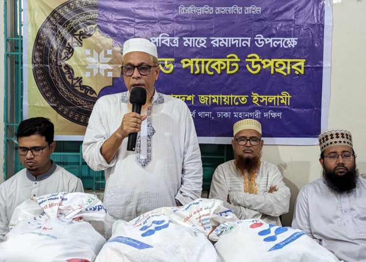 রাজধানীতে বঞ্চিত মানুষের মাঝে ঢাকা মহানগরী দক্ষিণ জামায়াতের সাহরি ও ইফতারির ফুড প্যাকেট বিতরণ