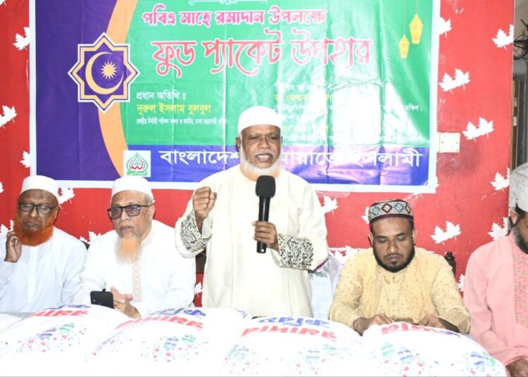 রাজধানীর যাত্রাবাড়ী পশ্চিম থানায় সেহরি ও ইফতারের ফুড প্যাকেট বিতরণ