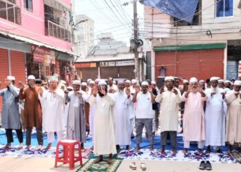 রাজধানীর কোনাপাড়ায় রহমতের বৃষ্টির জন্য ইসতেস্কার নামাজ ও দোয়া অনুষ্ঠিত
