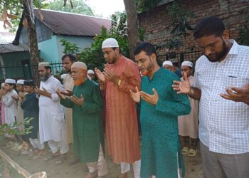 শহীদ আলী আহসান মোহাম্মাদ মুজাহিদ এবং শহীদ আব্দুল কাদের মোল্লার কবর জিয়ারত করেন ঢাকা মহানগরী দক্ষিণের আমীর নূরুল ইসলাম বুলবুল