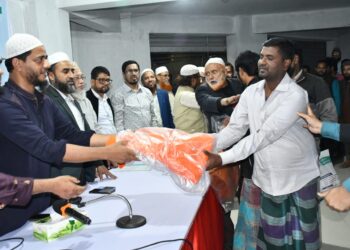 শাহজাহানপুর পশ্চিম থানার উদ্যোগে শীতবস্ত্র উপহার প্রদান