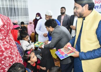 ঢাকা মহানগরী দক্ষিণের সমাজকল্যাণ বিভাগের উদ্যোগে রাজধানীর সুবিধা বঞ্চিত স্কুল শিক্ষার্থীদের মাঝে বইসহ নানা শিক্ষা উপকরণ বিতরন