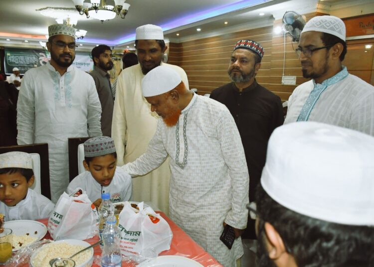রমজানের প্রথম দিনেই এতিম শিশুদের সাথে ইফতার করলেন জামায়াতে ইসলামীর নেতৃবৃন্দ