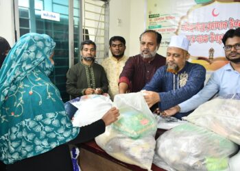 মতিঝিল দক্ষিণ থানা কর্তৃক ফুড প্যাক উপহার প্রদান