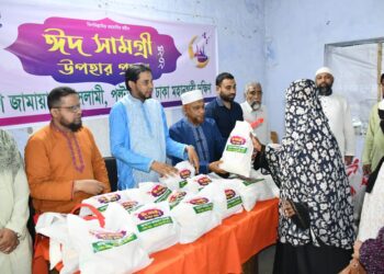 পল্টনে সুবিধা বঞ্চিতদের মাঝে জামায়াতে ইসলামীর ঈদ সামগ্রী উপহার প্রদান